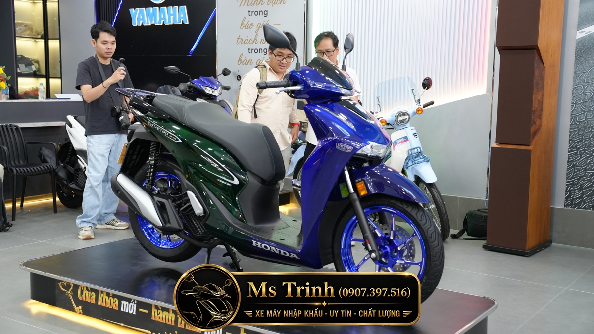 Honda SH150i Vetro Sapphire - Green tại Đà Nẵng: SH Ý 2 trong 1 giới hạn 200 xe