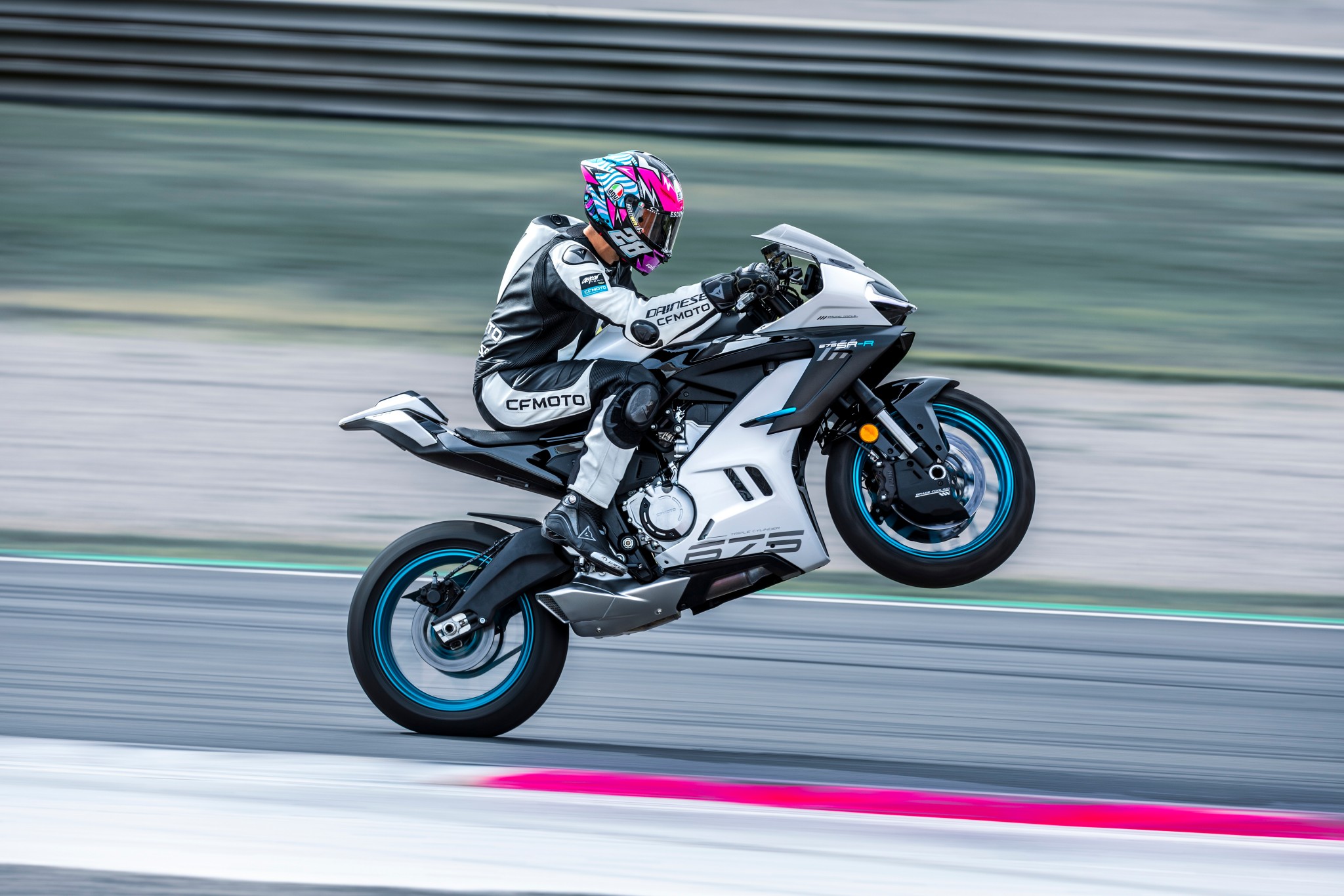CF Moto 675SR-R 2025 3 Xi Lanh Ngang, Siêu Thể Thao, Giá Rẻ tại Đà Nẵng