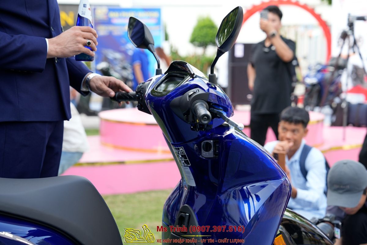 Honda SH150 Vetro Blue 2026 Limited Edition - Siêu phẩm SH Ý dàn áo xanh trong suốt cực hiếm tại Đà Nẵng