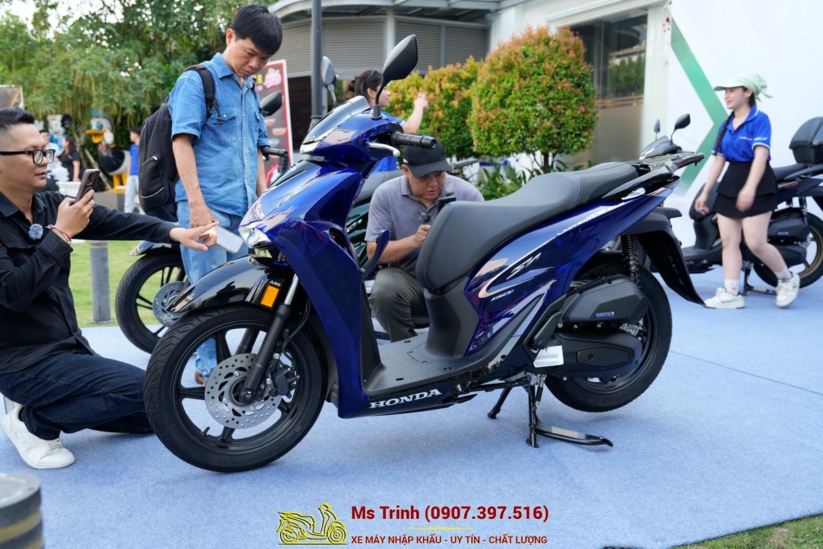Honda SH150 Vetro Blue 2026 Limited Edition - Siêu phẩm SH Ý dàn áo xanh trong suốt cực hiếm tại Đà Nẵng