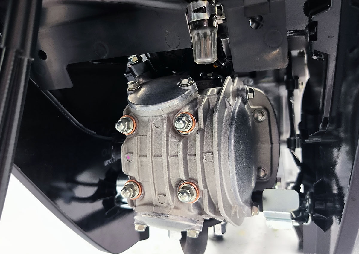 Honda Dream 125 NCX là trang bị động cơ xi-lanh đơn, 4 kỳ dung tích 124 phân khối, phun xăng điện tử FI hiện đại.