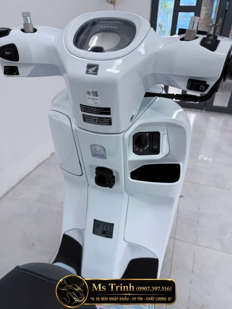 Khu vực tay lái Honda Scoopy Cinnamoroll 2026 tích hợp Smart Key tiện lợi