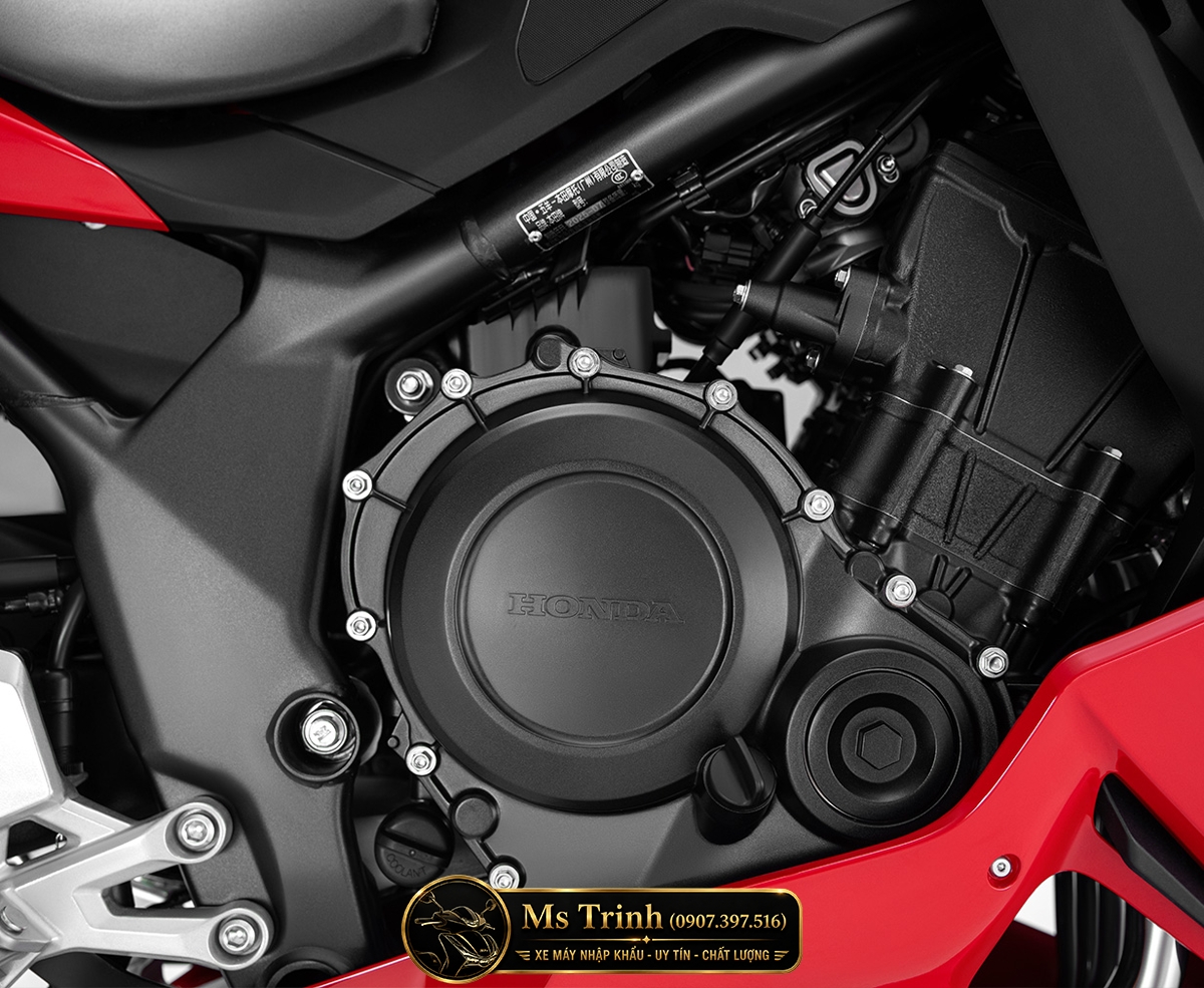 Phần đầu Honda CBR500R FOUR nổi bật với cụm đèn LED và thiết kế khí động học Honda CBR500R FOUR 2026 có cụm đèn LED sắc nét và kính chắn gió thể thao