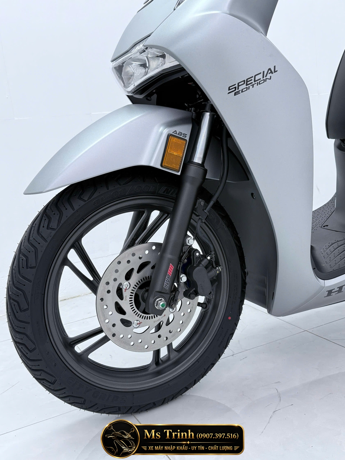 Hệ thống phanh ABS phía trước trên Honda SH150i nhập Ý 2026