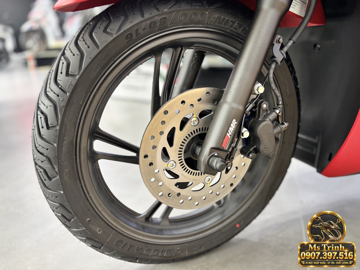 Chi tiết hệ thống phanh Honda SH150i Ý đỏ Cận cảnh hệ thống phanh ABS trên Honda SH150i Ý đỏ cùng bánh xe và cụm phanh trước