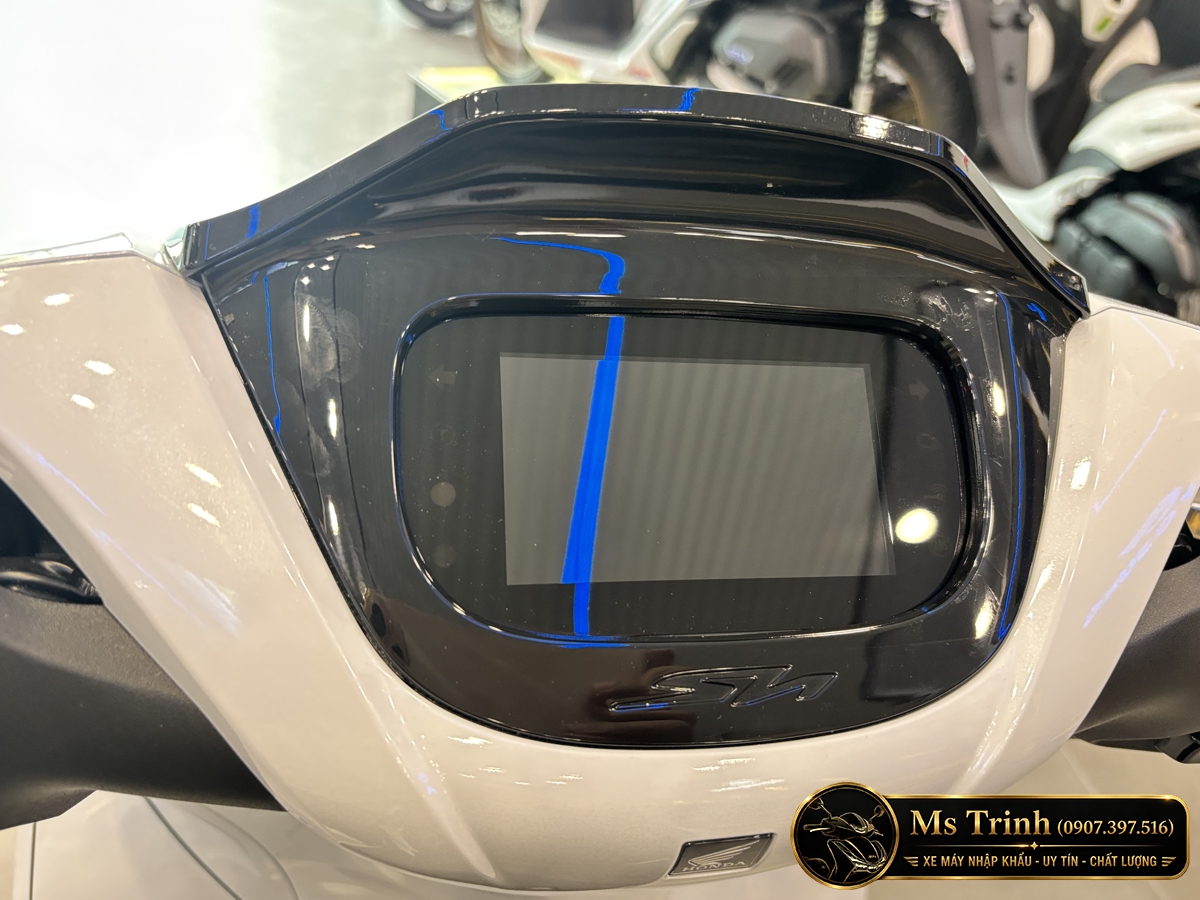 Màn hình TFT của Honda SH150i Ý 2026 phiên bản custom Malossi, viền ốp đen bóng Màn hình TFT của Honda SH150i Ý 2026 phiên bản custom Malossi, viền ốp đen bóng